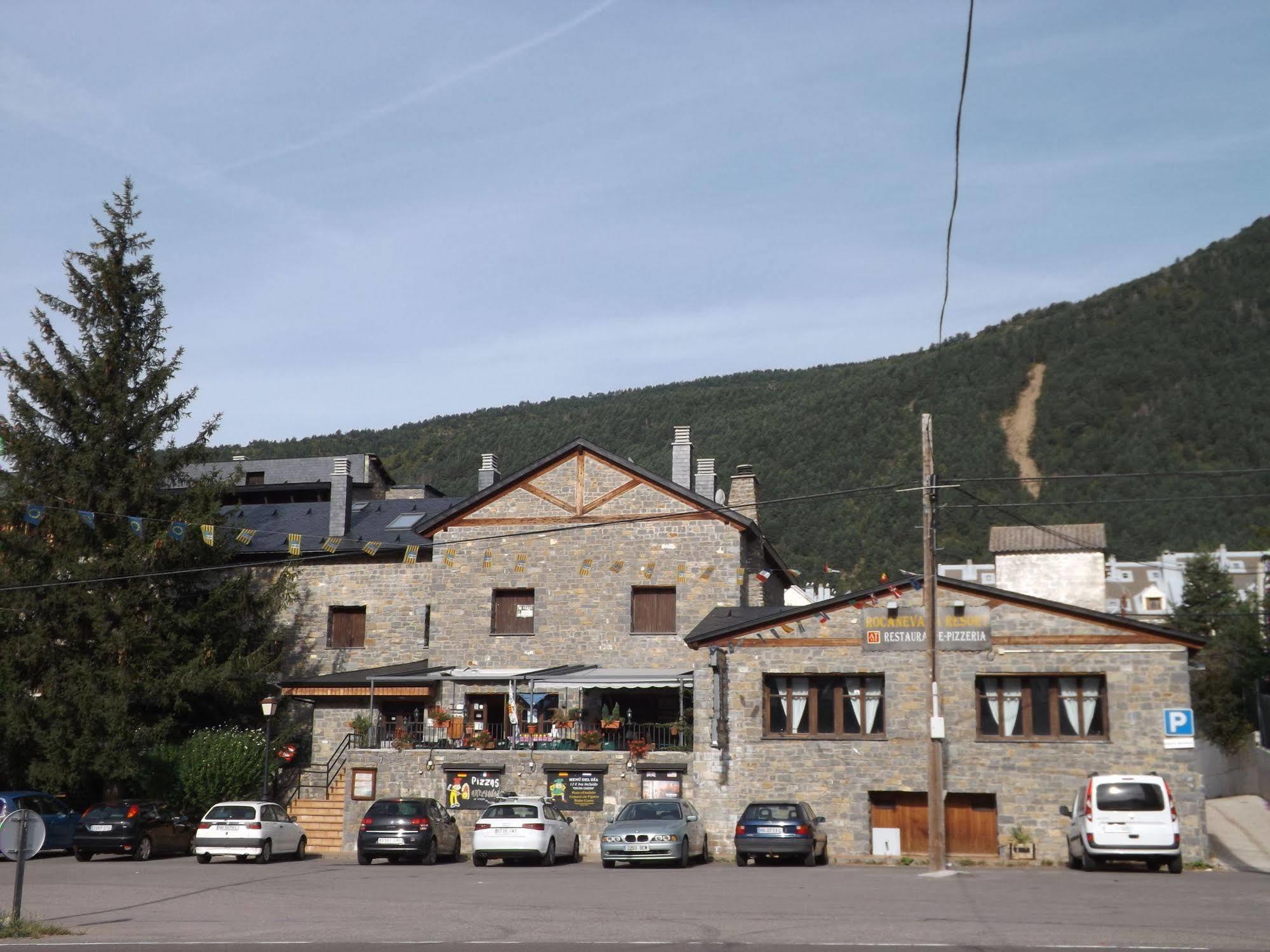 Roca Nevada Aparthotel Villanúa