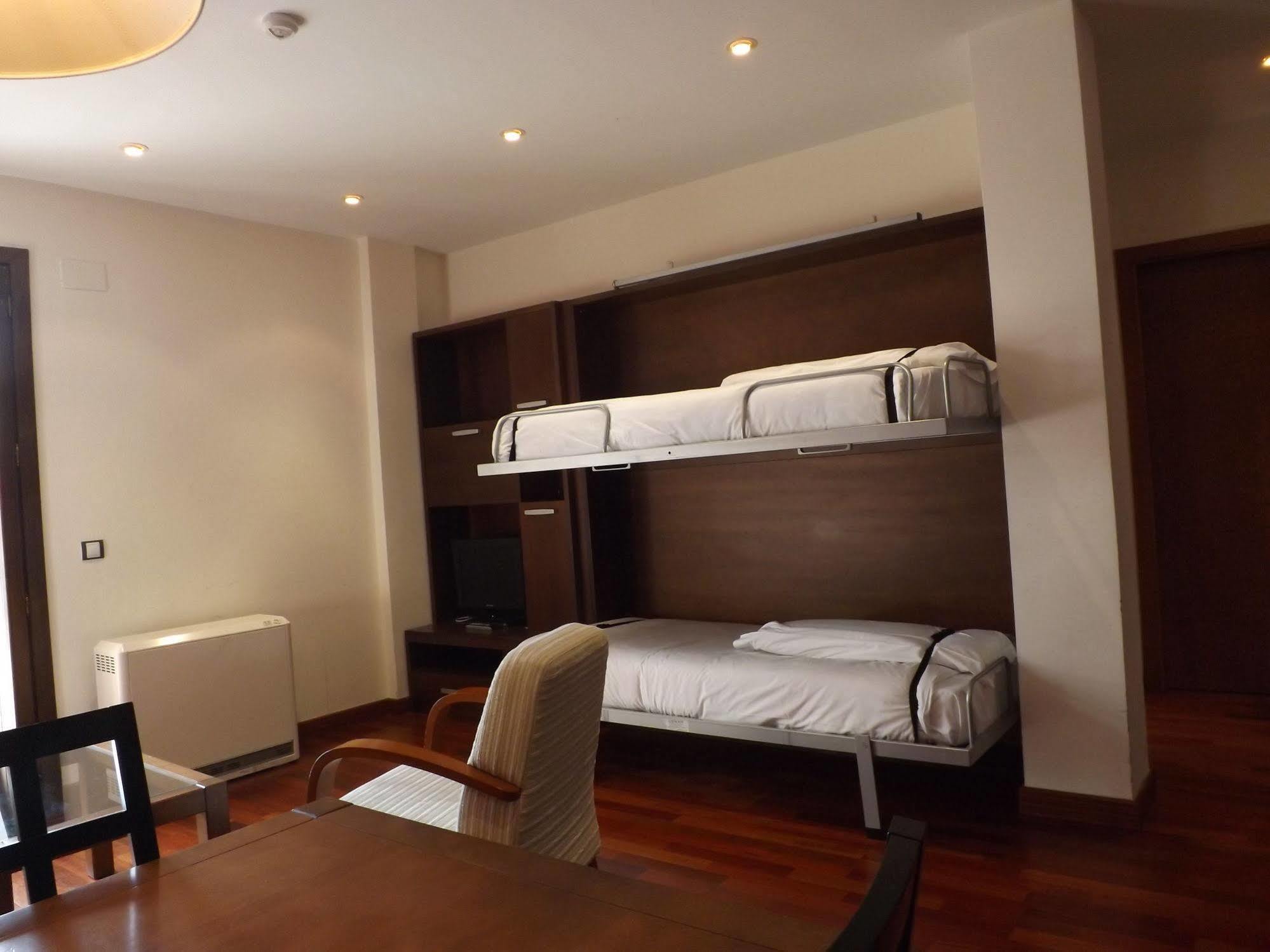 Roca Nevada Apartahotel Villanúa